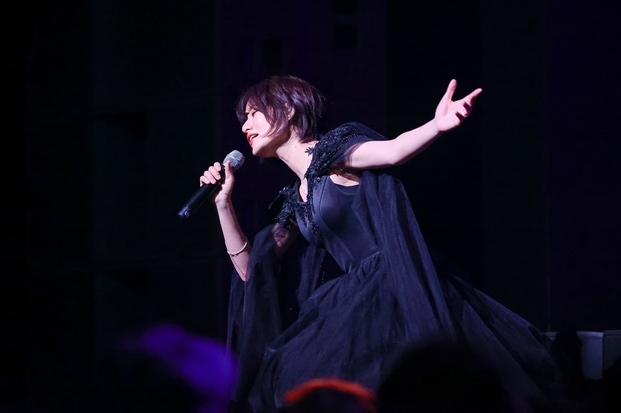  シム･ギュソン単独コンサート「私たちの前の世界 」での熱唱の様子。