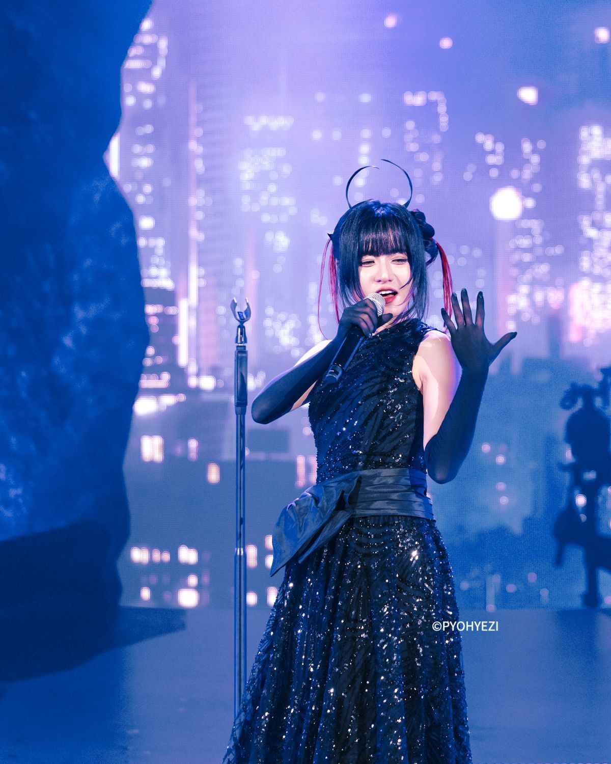 ライブパフォーマンスの写真：単独コンサート「Monster 」より。